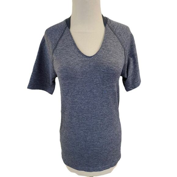 Medium Under Armour Scoop Neck Short Sleeve Performance Shirt Athleticwear - Picture 1 of 6